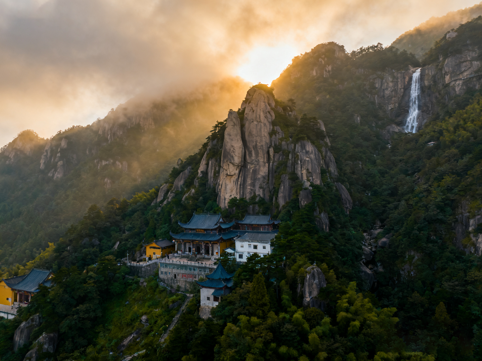 Misty eaves and pilgrim paths at Mount Jiuhua; quiet stories of renunciation linger.